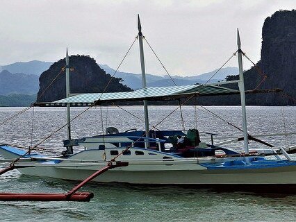 double outrigger boat
