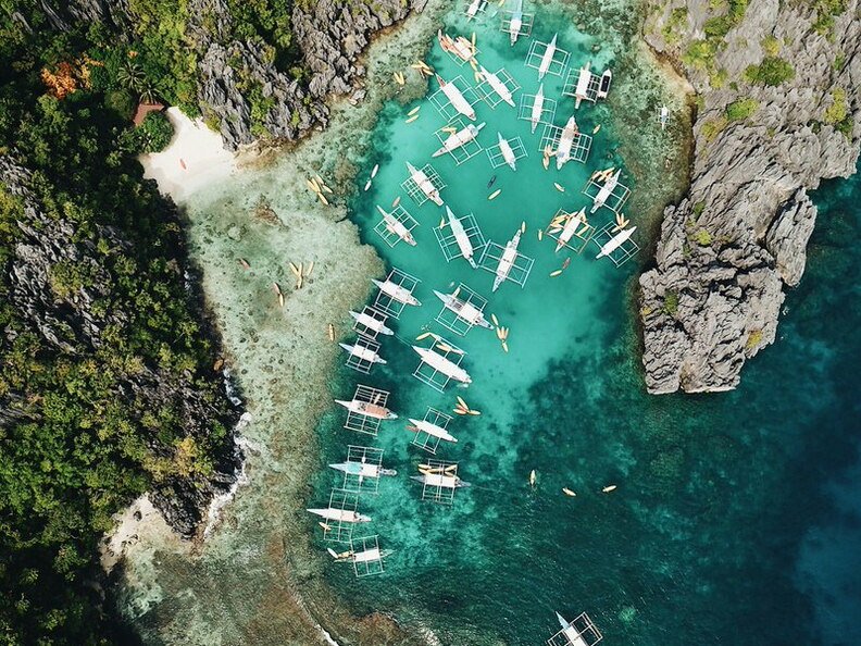 tropical mooring in palawan