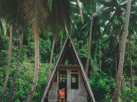 A simple hut by the beach