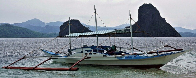 double outrigger boat